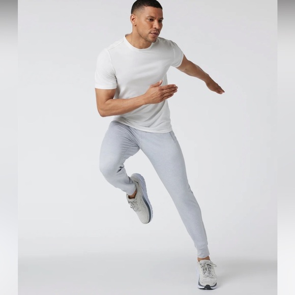 Vuori Men’s Ponto Performance Jogger in platinum heather size XS - Picture 4 of 13